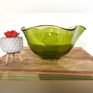 Vtg Avocado Green Tulip Rim Glass Bowl